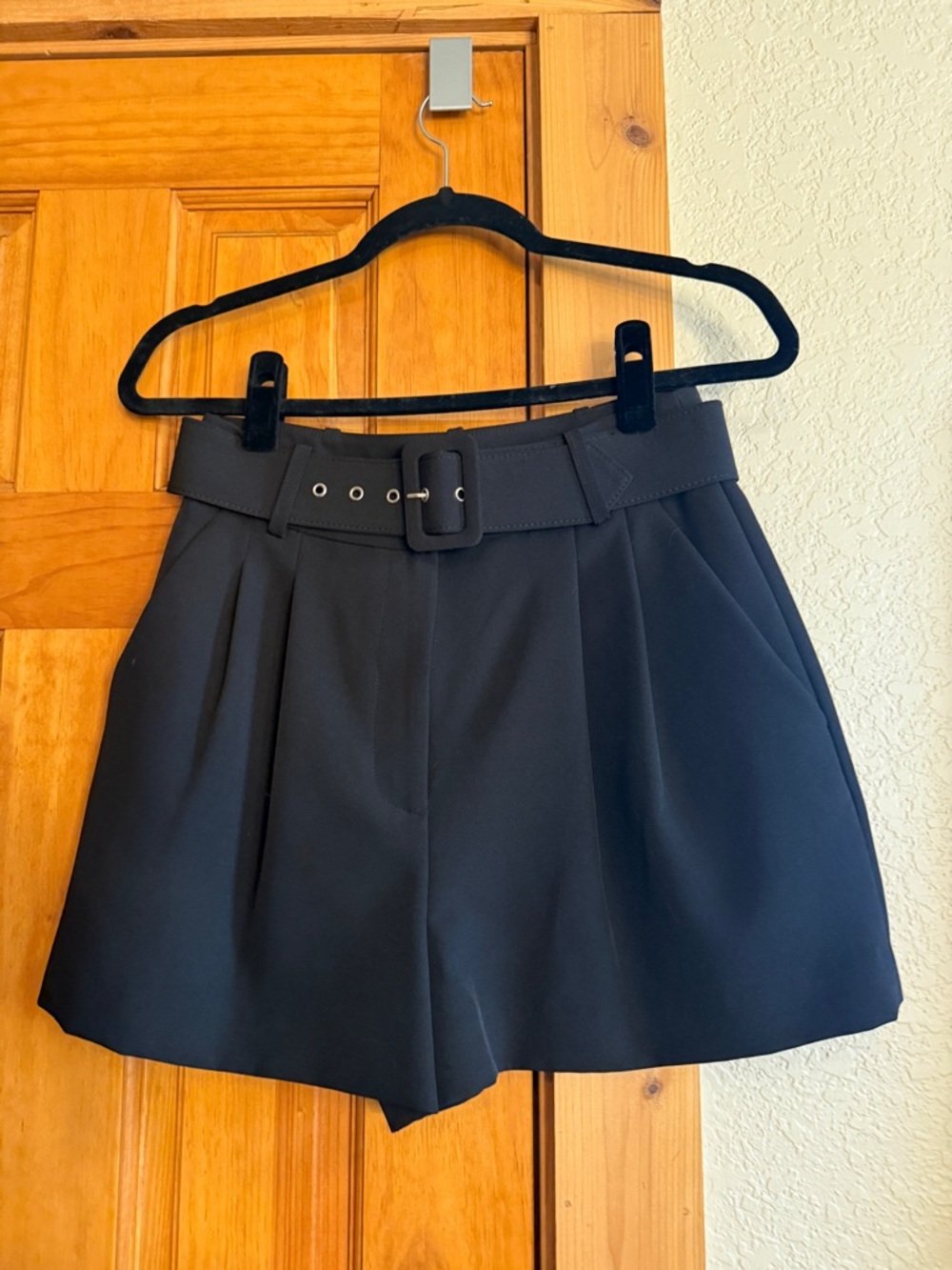 Gianni Bini Black Tailored Belted Shorts - Picture 7 of 10